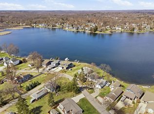 1148 Lakeview Dr, Walled Lake, MI