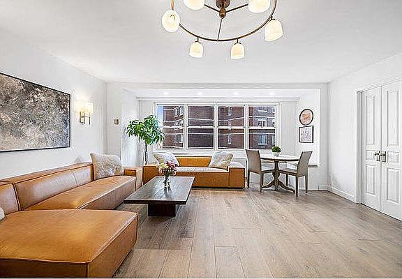 3rd image of 155 W 68th St APT 812
