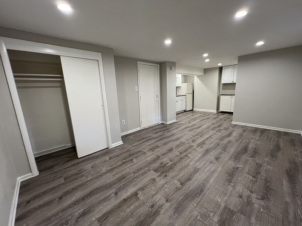 1st image of 206 W 34th St