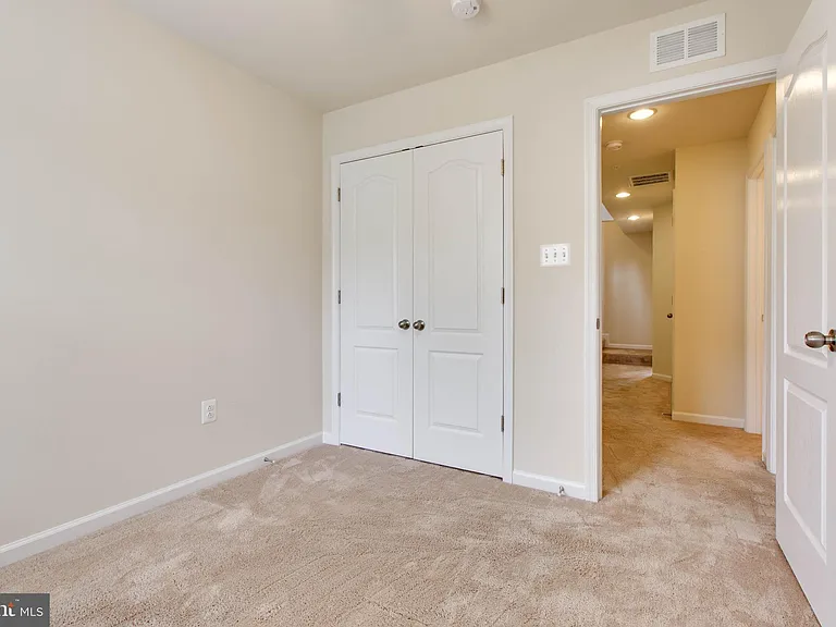 1022 Linden Dr — Photo 35