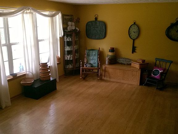 5th image of 7195 Maumee St