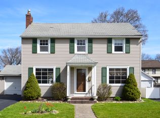 190 Northfield Rd, Rochester, NY 14617