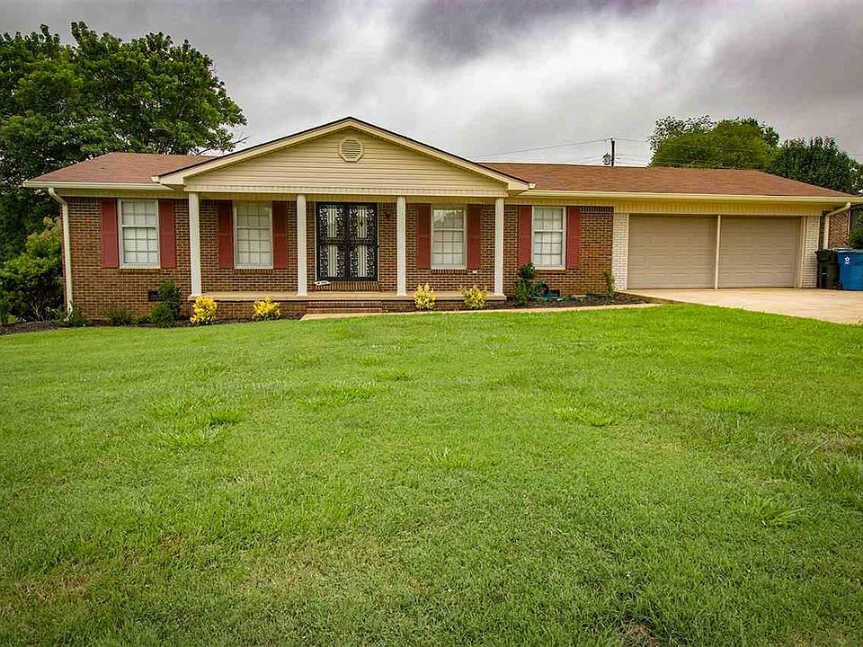 1st image of 450 Meadowlawn Dr