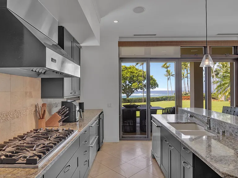 33 Coconut Grove Ln — Photo 7