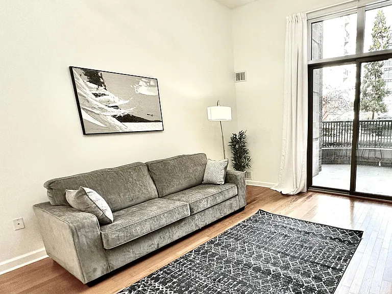 718 Trade St #104 — Photo 4
