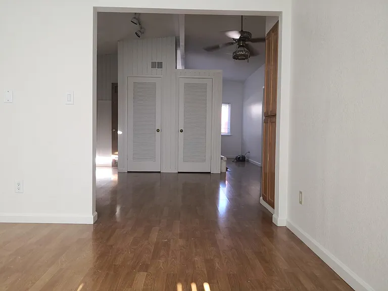 807 Lakehaven Dr — Photo 6