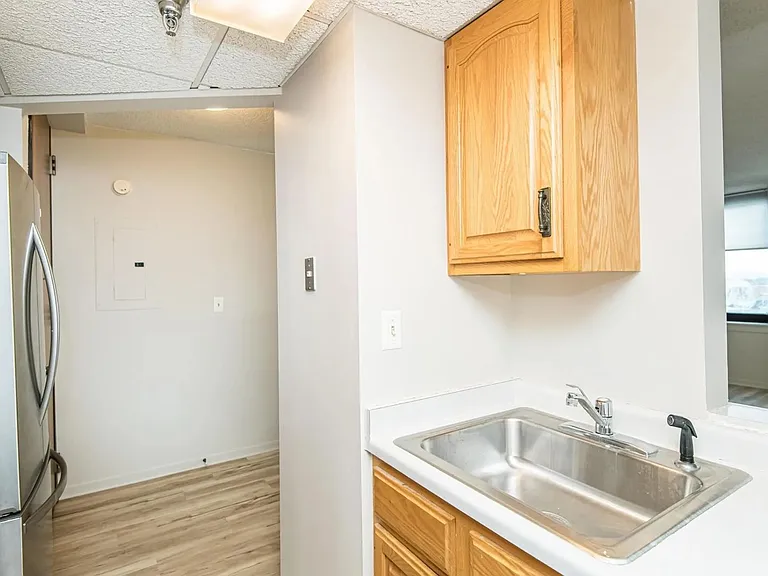 220 Broadway Ave S #908 — Photo 8