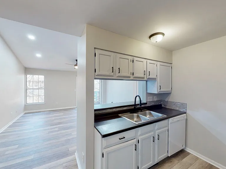 9617 Vinca Cir #G — Photo 4