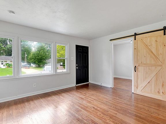 4th image of 132 Elmdale Ct