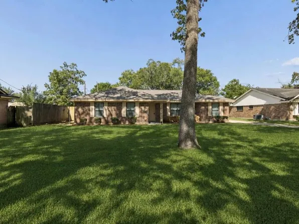 123 Lone Oak Dr, Highlands, TX 77562