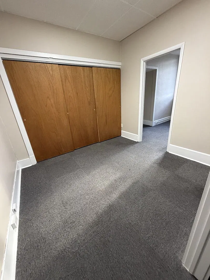 439 Market St (Lamont) — Photo 3