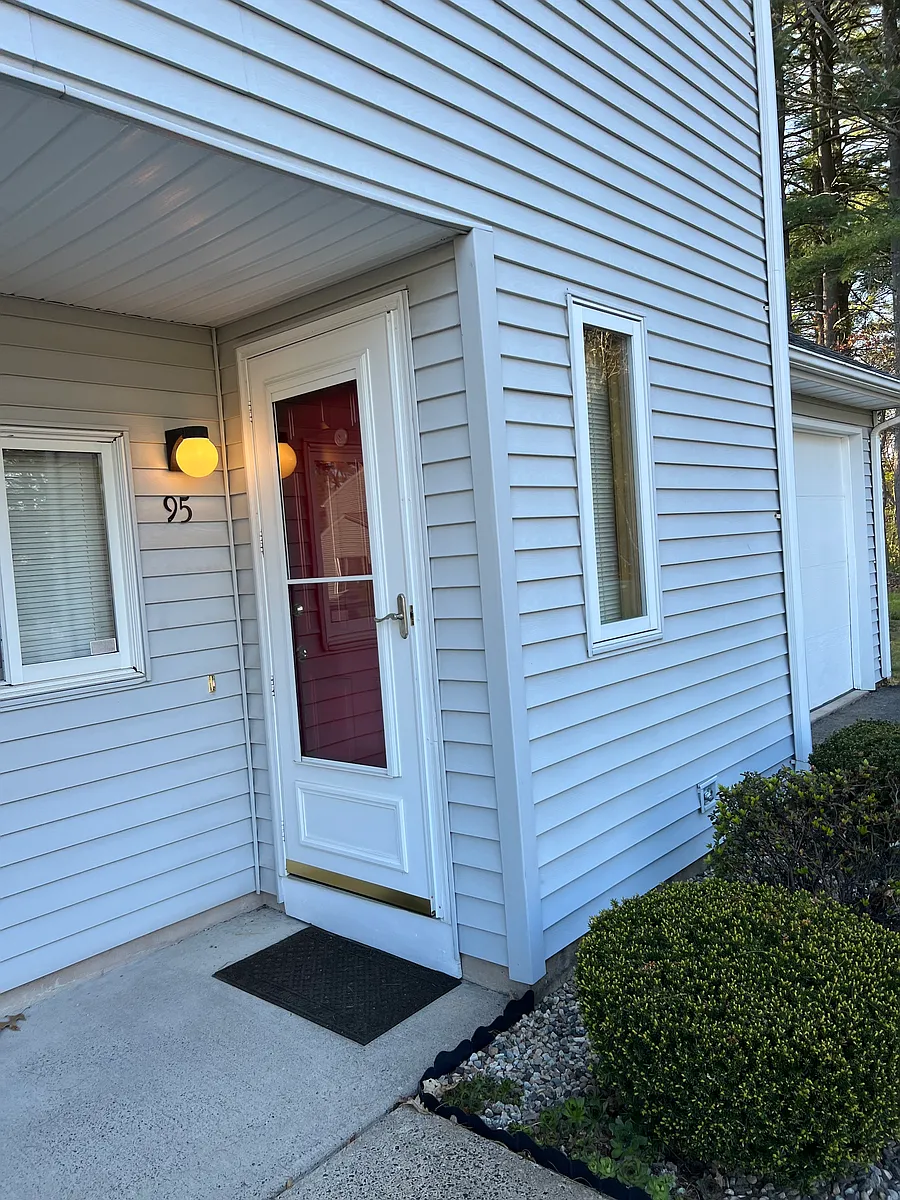 Building Photo - 155 Redstone Hill Rd #95