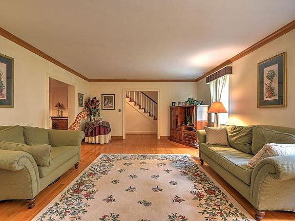 5th image of 1553 Crescent Dr