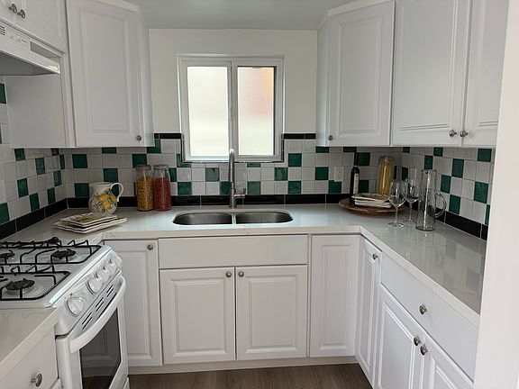 3rd image of 3059 Sycamore Ave #B