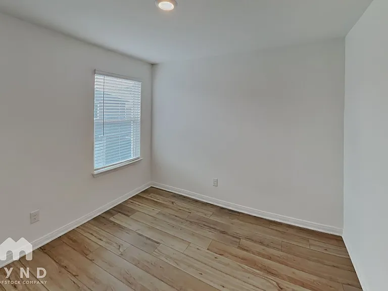 10846 Emerick St — Photo 11