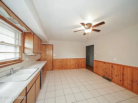 3 bed, 1204 sqft, $2,349 — Photo 2