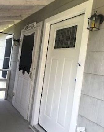 Entry to 209 E Courtland Pl SA TX 78212 unit 102.