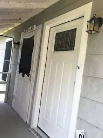 Entry to 209 E Courtland Pl SA TX 78212 unit 102.