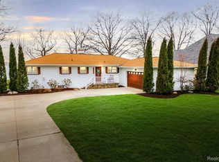 28538 Swan Island Dr, Grosse Ile, MI 48138