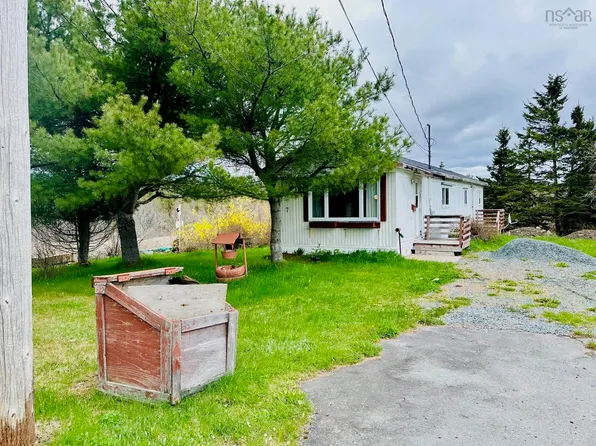 7 Upper Partridge River Rd, Halifax, NS B2Z 1G9