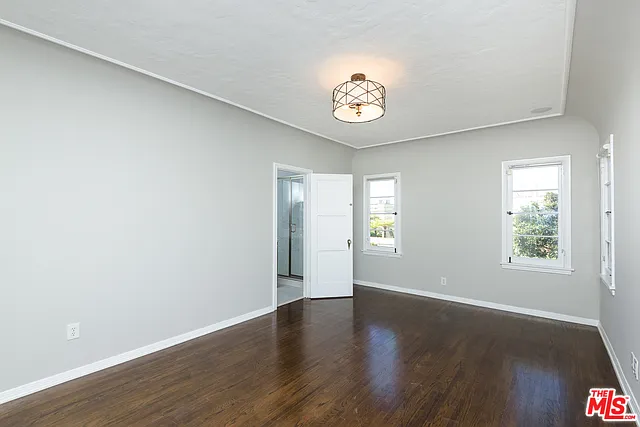 1179 S Hayworth Ave — Photo 17