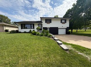 703 W High St, Roanoke, IL 61561
