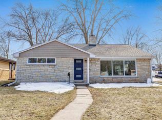 1002 Ridgeway Blvd, De Pere, WI 54115