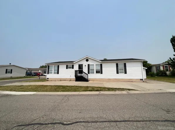 9640 Coventry Ct, Northville, MI 48167