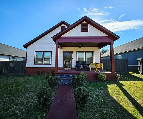 306 Brighton St Photo 1