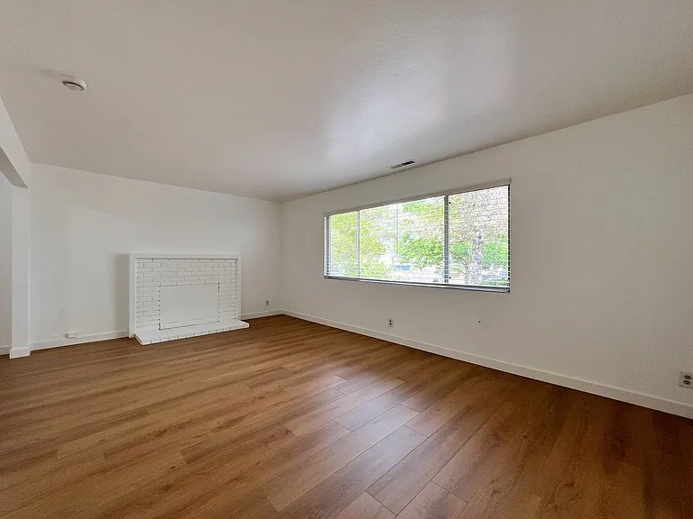 849 Laguna St — Photo 4