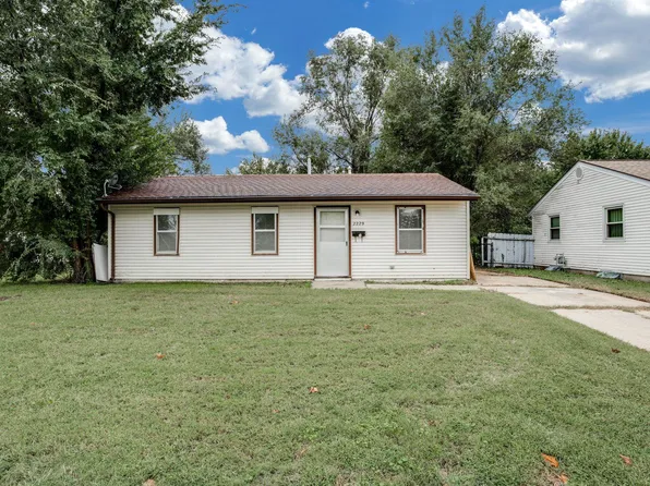 2229 E 53rd St S, Wichita, KS 67216