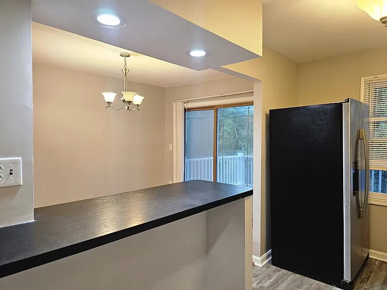 Breakfast bar in kitchen and dining area