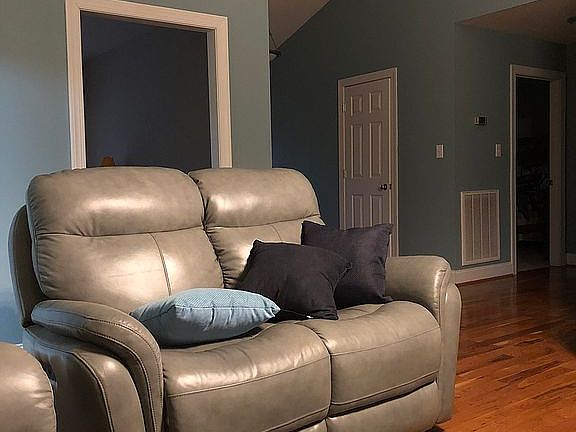 4th image of 969 Sommerset Ct NE