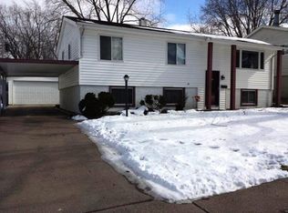 2407 N Hazelwood Ave, Davenport, IA 52804