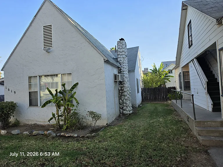 1619 E Cambridge Ave — Photo 1