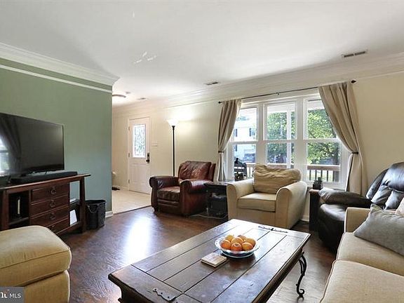 5th image of 109 Parkwood Cir
