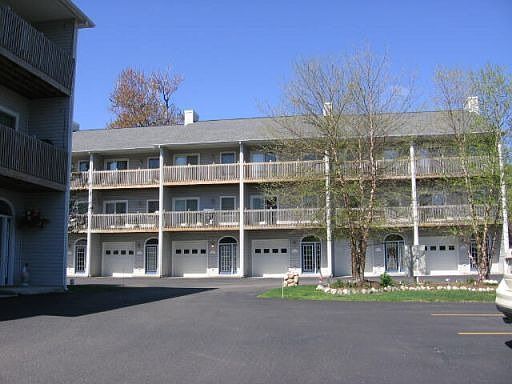 1st image of 4 River Bluff Dr