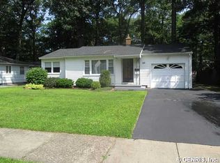 60 Holcroft Rd W, Rochester, NY 14612