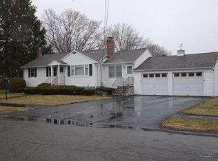 6 Manomet Rd, Peabody, MA 01960