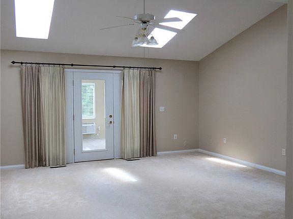 3rd image of 1151 Westwood Dr