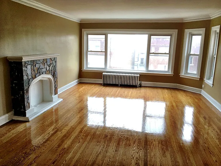 7521 S Essex Ave — Photo 3