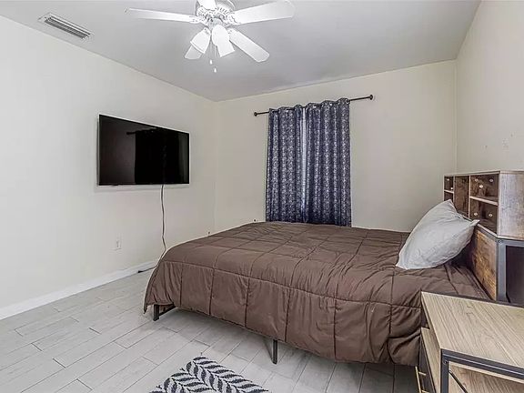 5th image of 1039 W 12th St