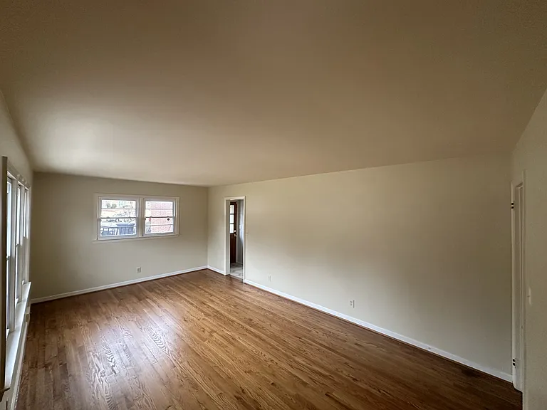 141 Dublin Ct — Photo 5