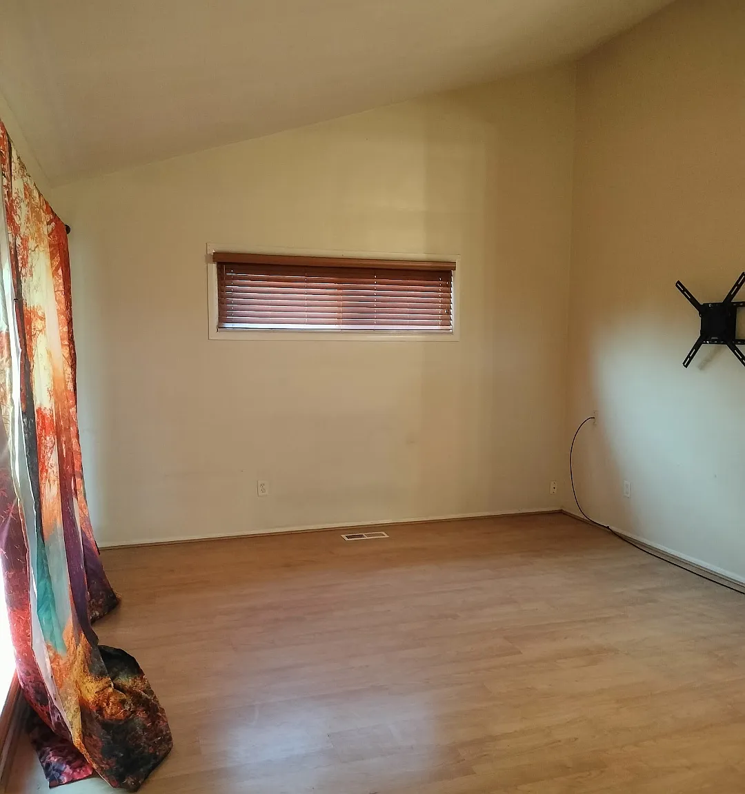 3 bed, 1.5 bath, 1505 sqft, $1,900 — Photo 4