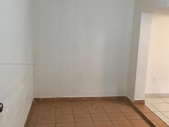 5th image of 669 W 80th St #0