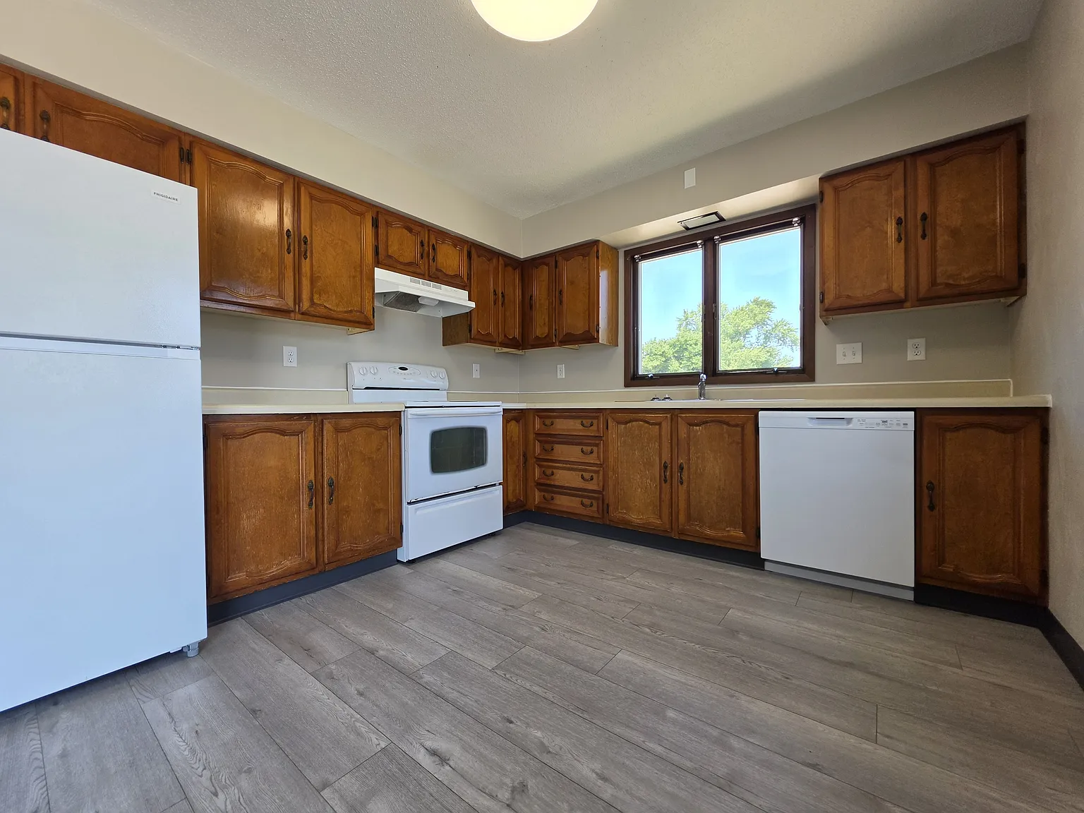 400-404 3rd Ave SW - 4 — Photo 4