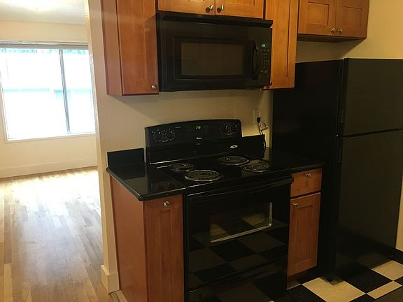 3rd image of 4077 SE Gladstone St #0