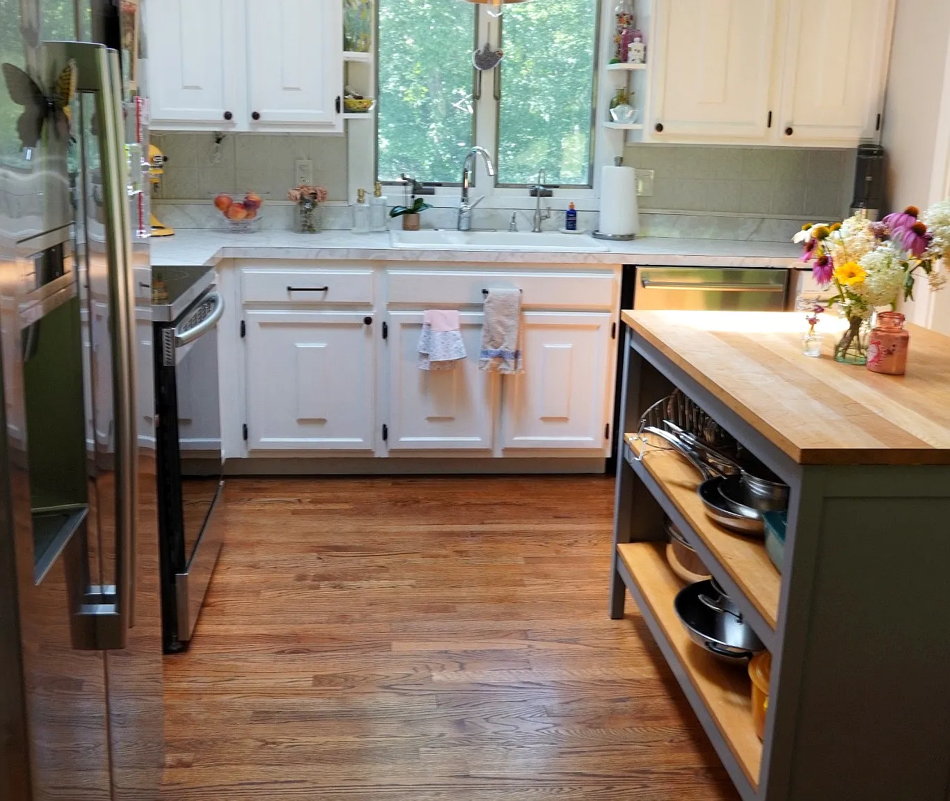 3 bed, 2.5 bath, 2198 sqft, $4,000 — Photo 3