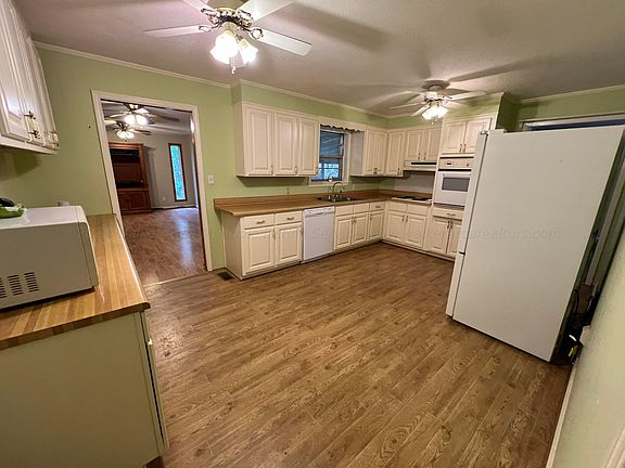 4th image of 251 Collins Dr