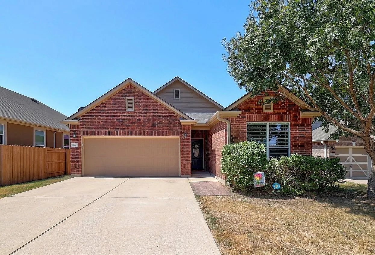 3 bed, 2.0 bath, 1721 sqft, $2,325 — Photo 1
